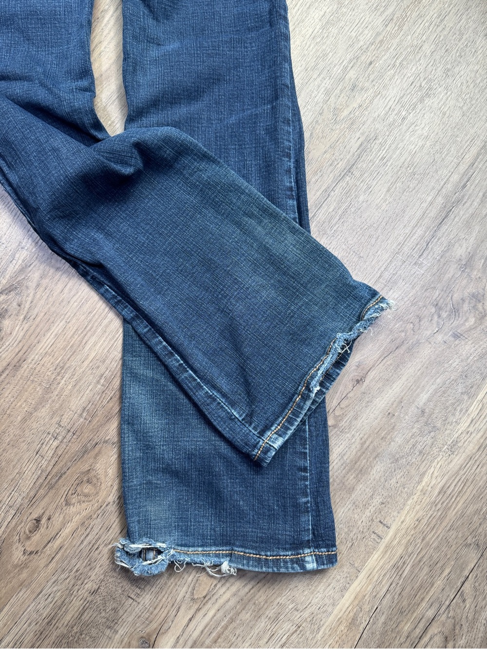 Shyanne Women's Medium Blue Bootcut Denim Jeans - Size 28W x 36L - Picture 16 of 16